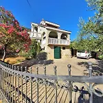 Latin Apartment *