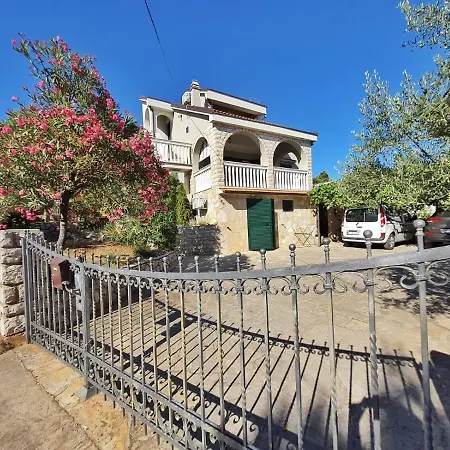 Апартаменты Latin Езера