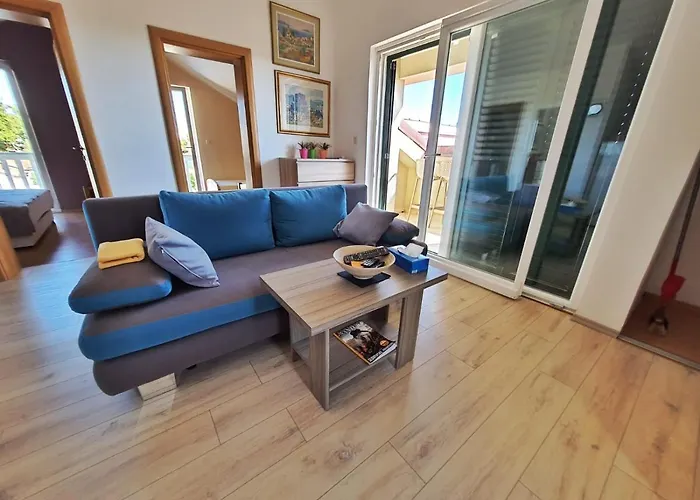 Апартаменты Latin Езера