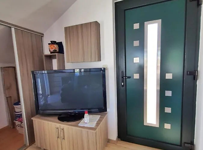 Latin Апартаменты Езера