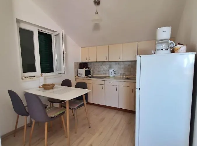 Latin Апартаменты Езера